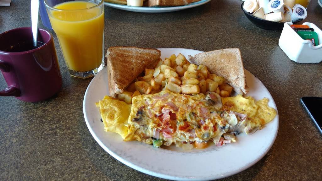 Broadway Bar & Grill | restaurant | 1896 Prince of Wales Dr, Nepean, ON K2C 3J7, Canada | 6132247004 OR +1 613-224-7004