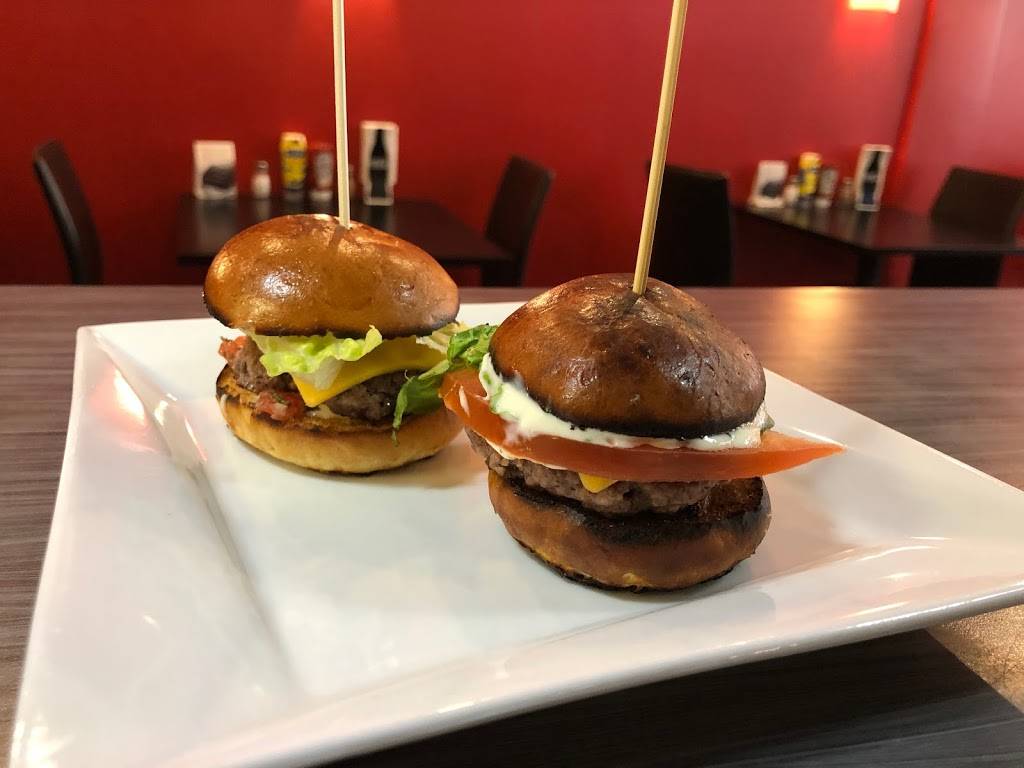 Capitales burgers | meal takeaway | 8612 Rue Centrale, LaSalle, QC H8P 1N5, Canada | 5144197788 OR +1 514-419-7788