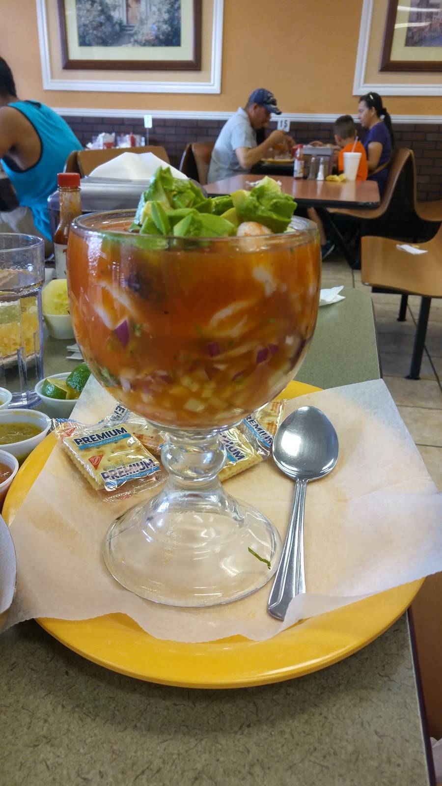 Los Tres Primos Taqueria | restaurant | 4555 N Pershing Ave, Stockton, CA 95207, USA | 2094740386 OR +1 209-474-0386