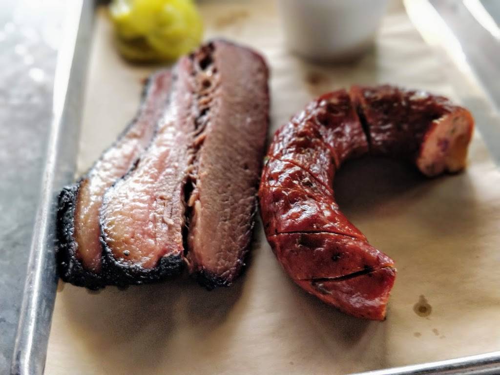 Ferris Wheelers Backyard and BBQ | restaurant | 1950 Market Center Blvd, Dallas, TX 75207, USA | 2147414141 OR +1 214-741-4141