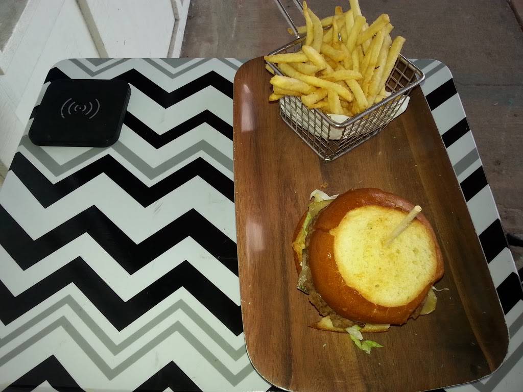 Poche Burger & Kitchen | restaurant | 2727 Via Cascadita, San Clemente, CA 92672, USA | 9494921135 OR +1 949-492-1135