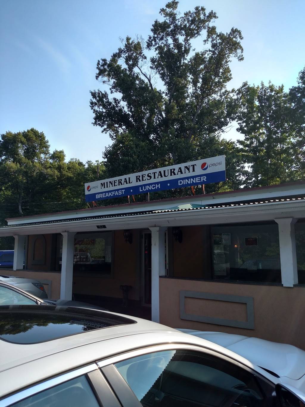 Mineral Restaurant | restaurant | 42 Davis Hwy, Mineral, VA 23117, USA | 5408944927 OR +1 540-894-4927