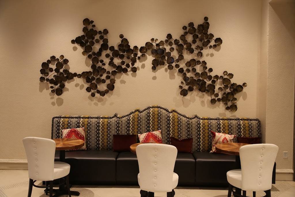 Two Sisters Restaurant | restaurant | 50 Alhambra Plaza, Coral Gables, FL 33134, USA | 3054476101 OR +1 305-447-6101