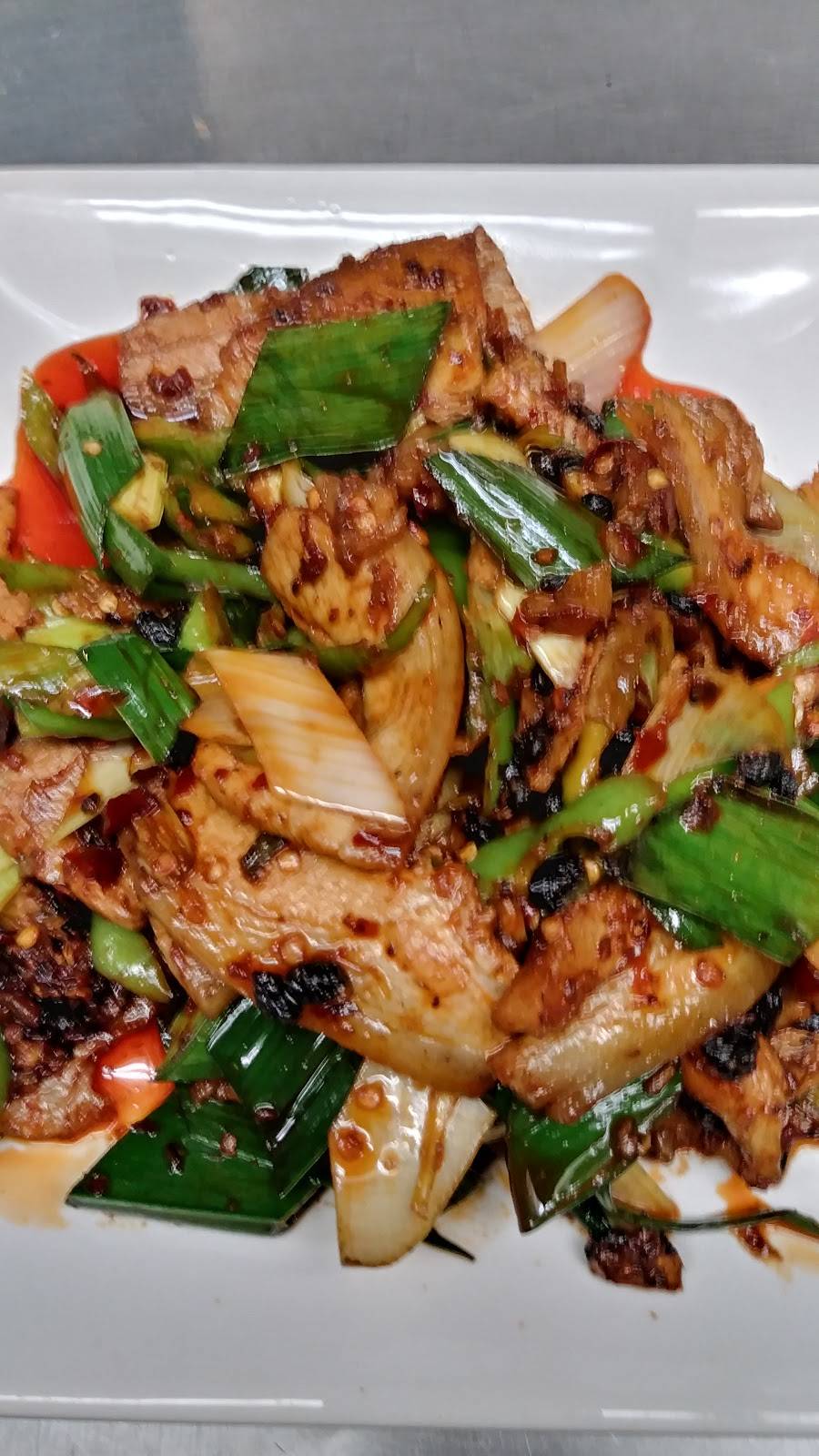 Young Chow Restaurant | restaurant | 420 23rd St S, Arlington, VA 22202, USA | 7038922566 OR +1 703-892-2566