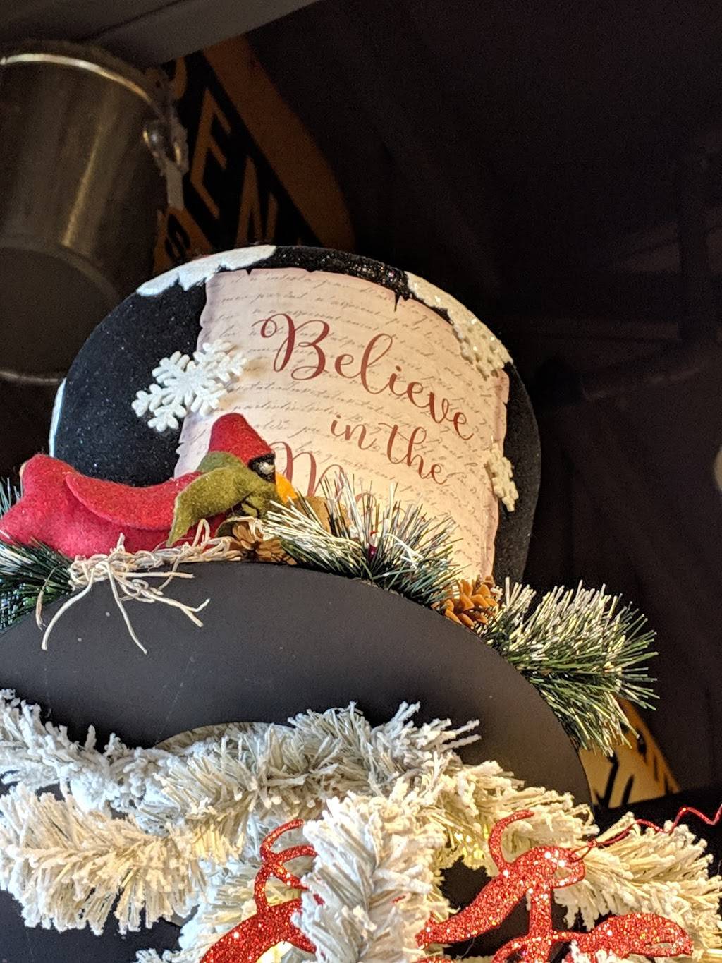 Cracker Barrel Old Country Store | restaurant | 730 N Lyford Rd, Rockford, IL 61107, USA | 8152261944 OR +1 815-226-1944