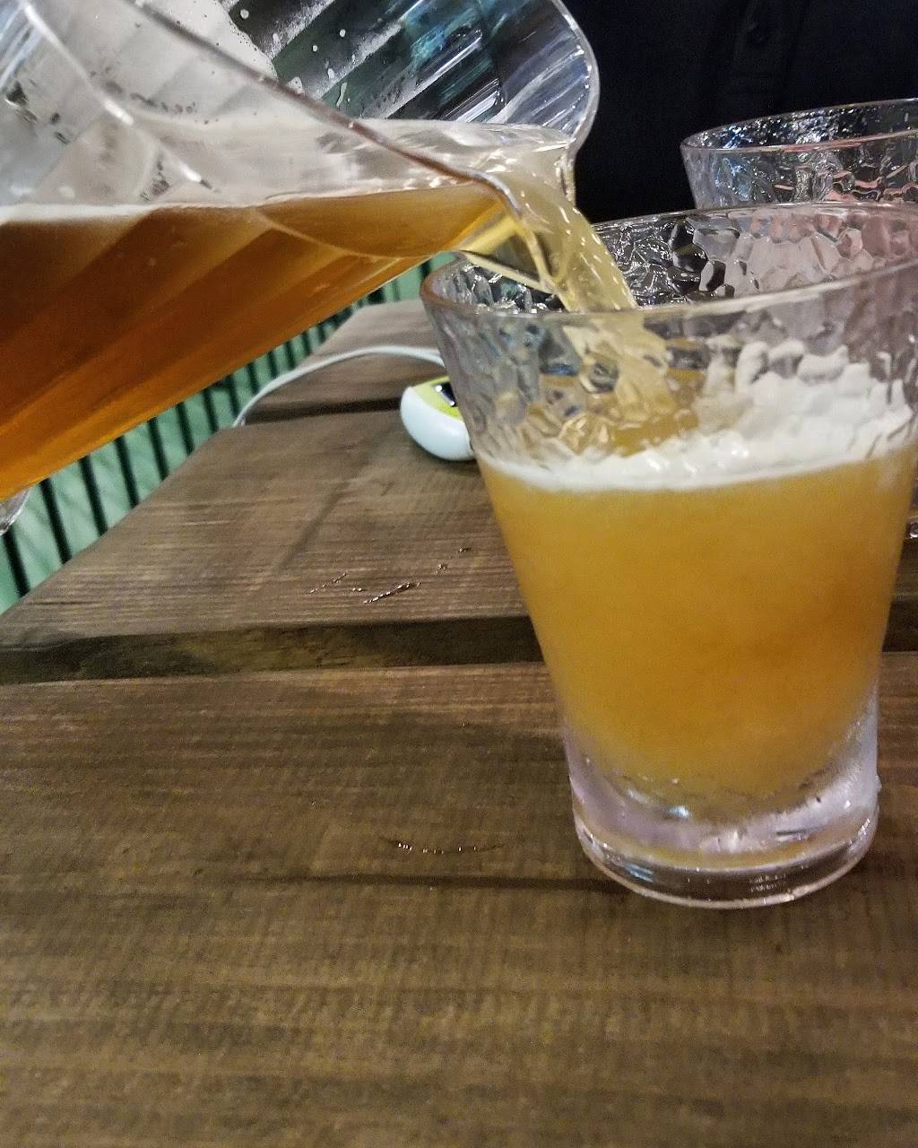 Continental Beer Garden | restaurant | 1901 Fort Myer Dr, Arlington, VA 22209, USA | 7034657675 OR +1 703-465-7675