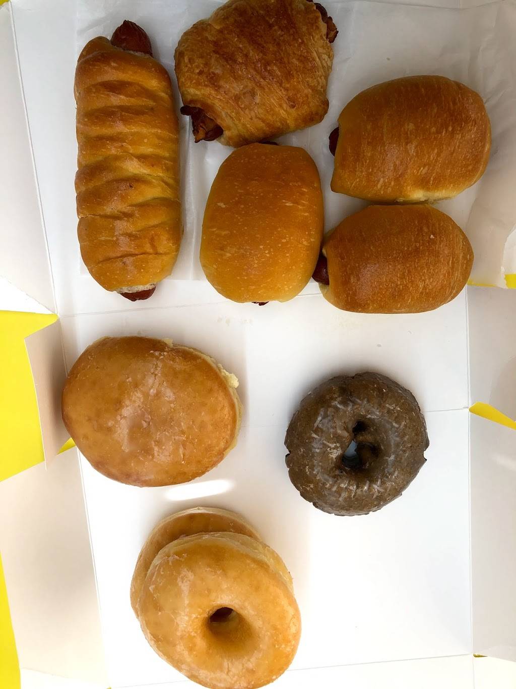 USA Donuts & Croissants | restaurant | 4425 Gaston Ave, Dallas, TX 75246, USA | 2148213683 OR +1 214-821-3683