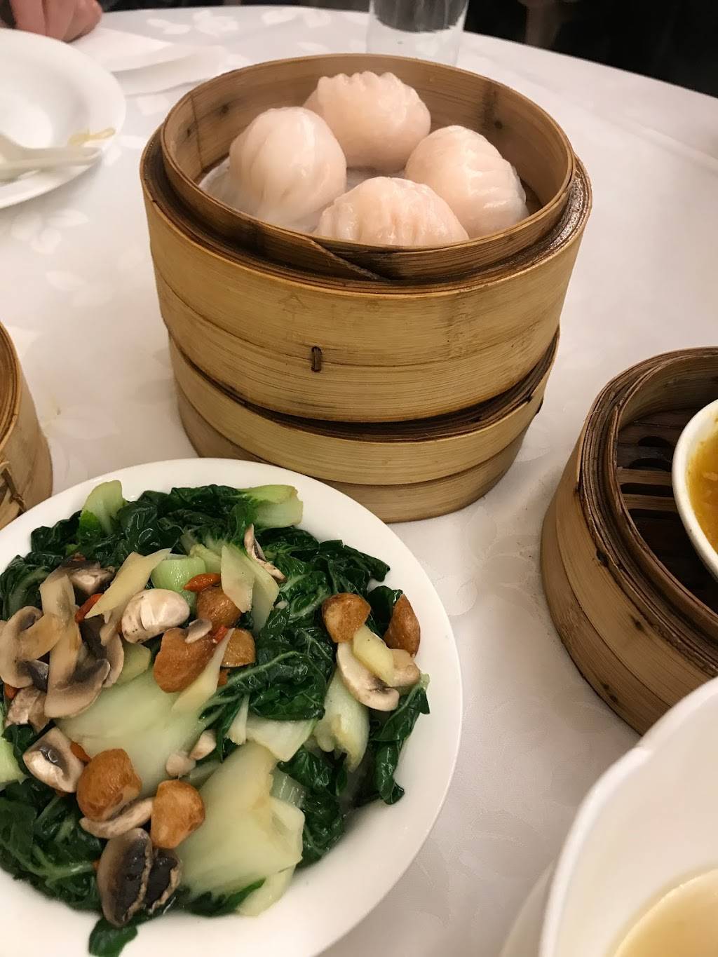 Pearl | restaurant | 2901 Bayview Ave, North York, ON M2K 1E6, Canada | 4162261233 OR +1 416-226-1233