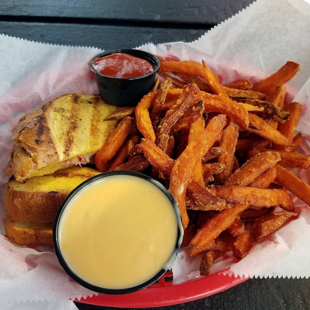 Pops Seafood Shack & Grill | restaurant | 15 Railroad Pl, Island Park, NY 11558, USA | 5164327677 OR +1 516-432-7677