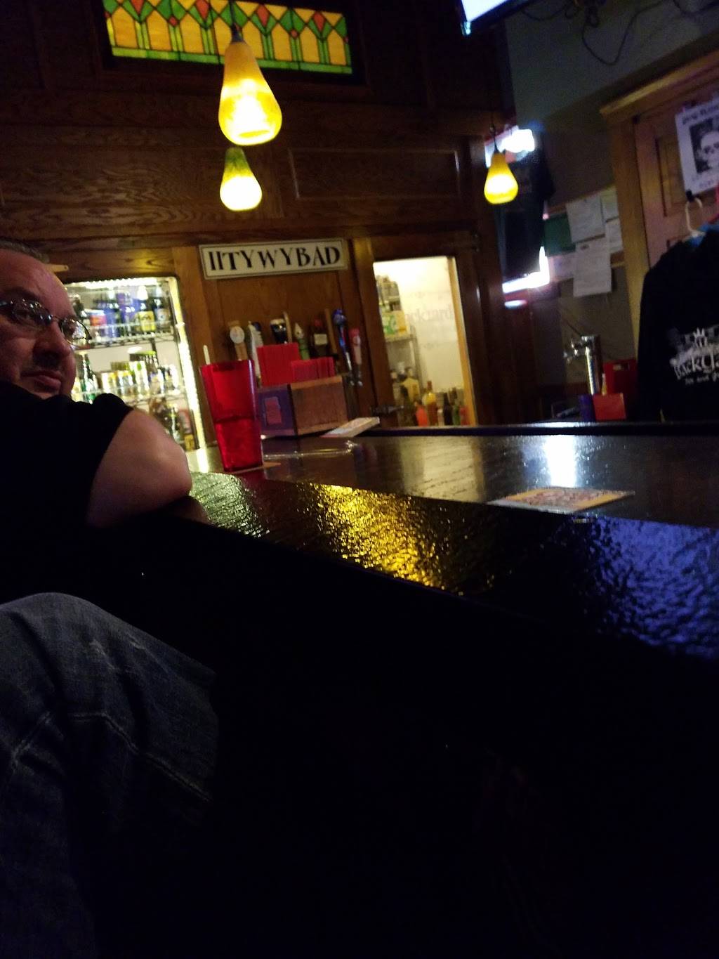 Shakers Backyard Bar & Grill | restaurant | 8942 Youngstown - Pittsburgh Rd, Poland, OH 44514, USA | 3307572476 OR +1 330-757-2476