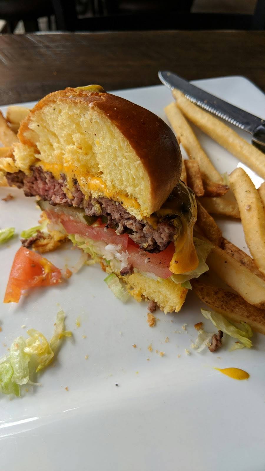 Cold Beers & Cheeseburgers | restaurant | 18529 N Scottsdale Rd, Scottsdale, AZ 85255, USA | 4809127219 OR +1 480-912-7219