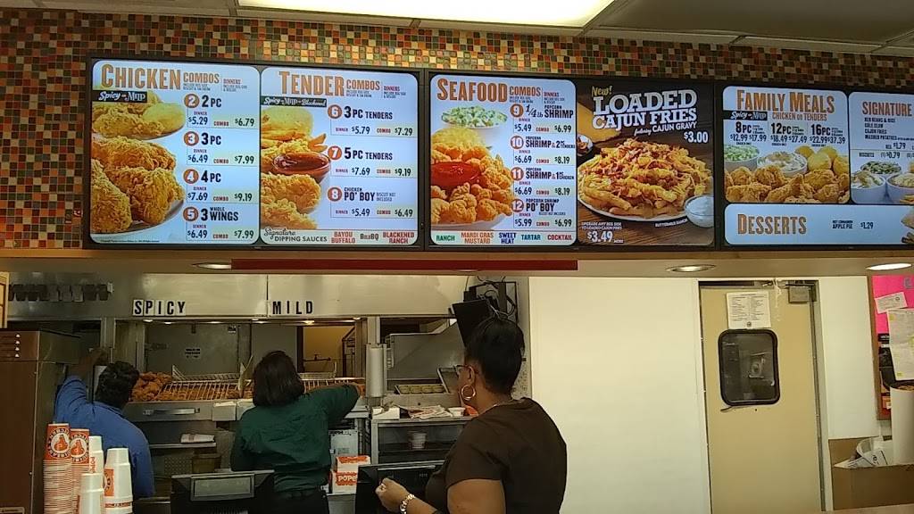 Popeyes Louisiana Kitchen | restaurant | 2877 Target Dr, St. Louis, MO 63136, USA | 3147412600 OR +1 314-741-2600