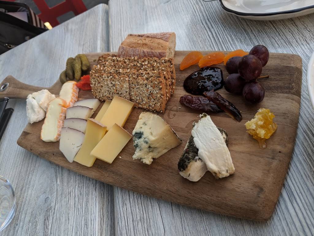 Cheesetique Ballston | restaurant | 800 N Glebe Rd, Arlington, VA 22203, USA | 7035669189 OR +1 703-566-9189