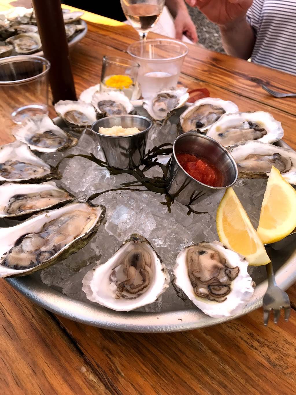 Shuck Station Raw Bar | restaurant | 68 Main St, Newcastle, ME 04553, USA | 2076820129 OR +1 207-682-0129