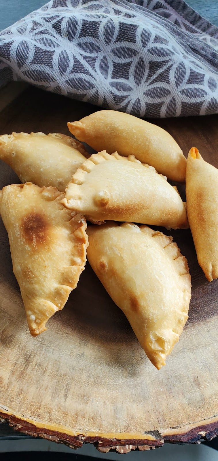Empanada Factory By Mora Mia | restaurant | 2436 S Oakley Ave, Chicago, IL 60608, USA | 3125049241 OR +1 312-504-9241