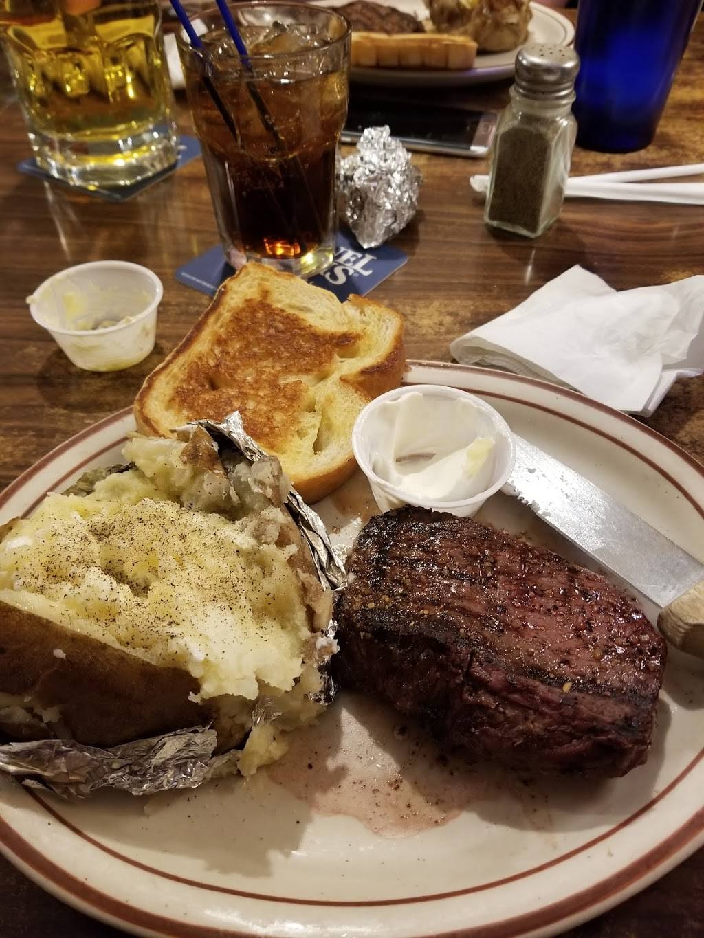 Hitchin Post Bar And Grill | restaurant | 201 Warren St, Bevington, IA 50033, USA | 5154621908 OR +1 515-462-1908