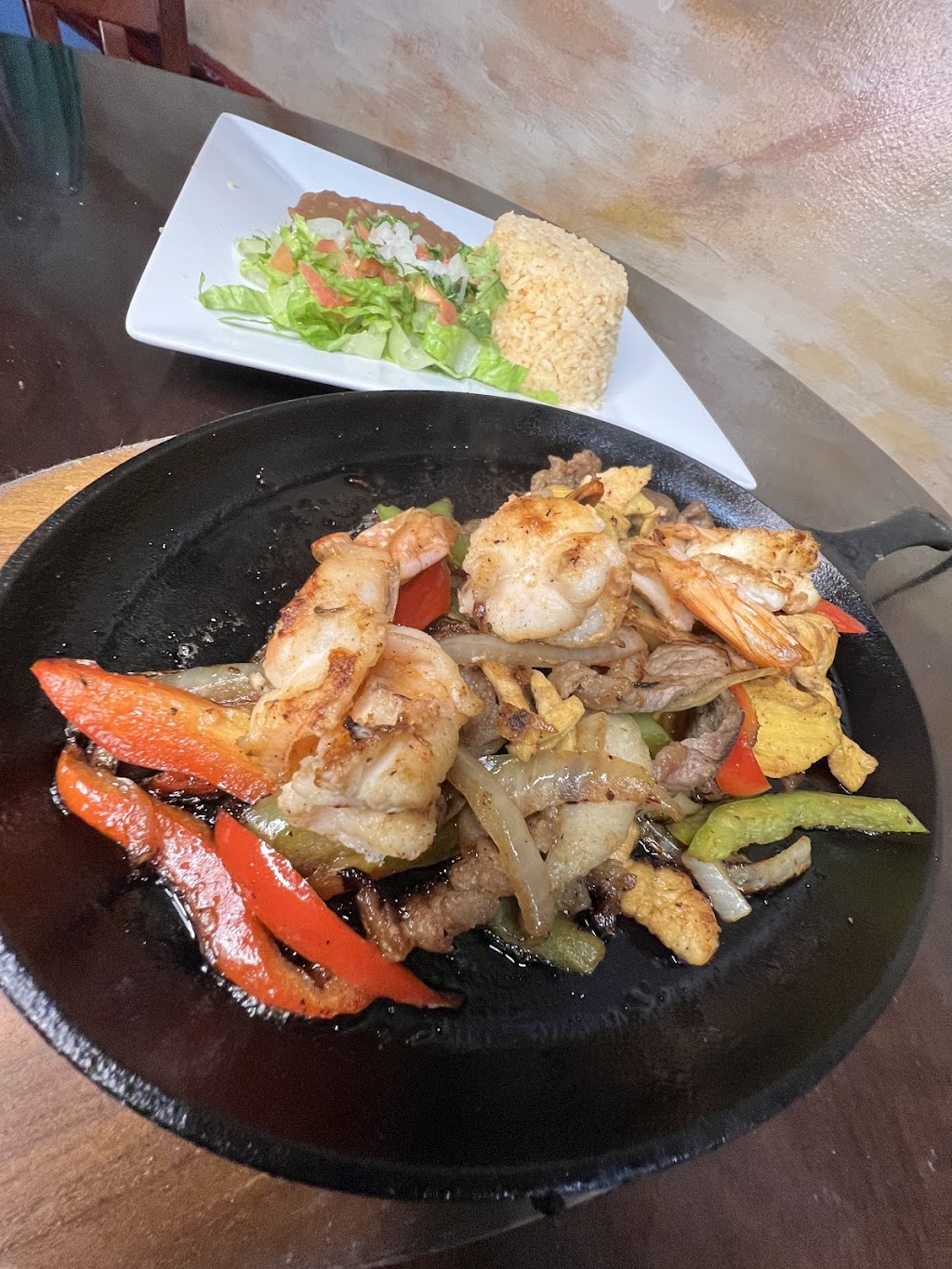 Mariscos El Tapatio | restaurant | 1502 E 1st St, Santa Ana, CA 92701, USA | 7148681571 OR +1 714-868-1571