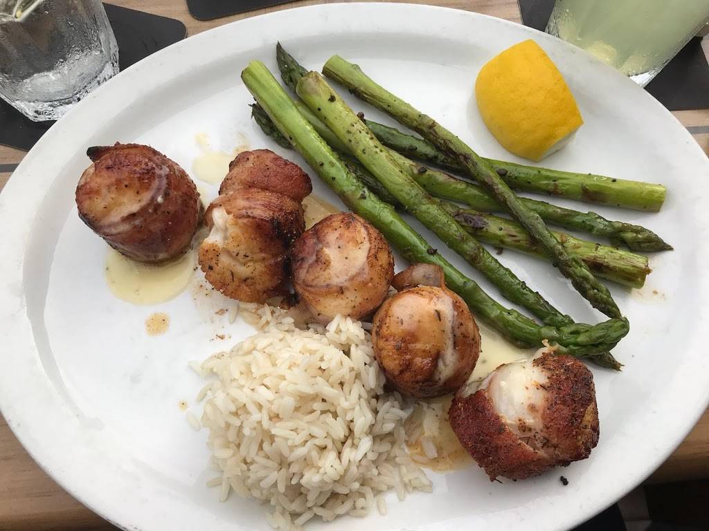 Frescos Waterfront Bistro | restaurant | 300 2nd Ave NE, St. Petersburg, FL 33701, USA | 7278944429 OR +1 727-894-4429