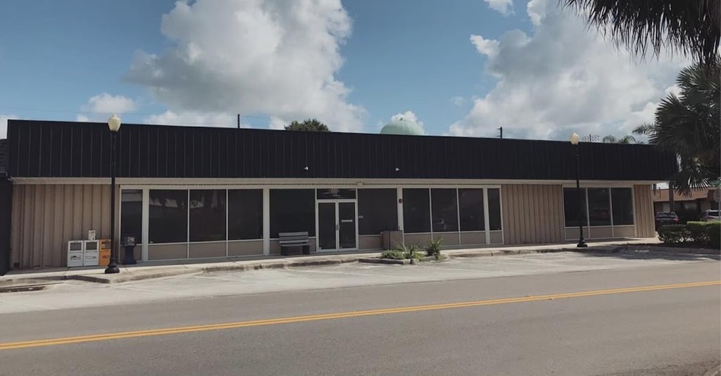 Logans Of Lake Placid | restaurant | 381 E Interlake Blvd, Lake Placid, FL 33852, USA | 8636990277 OR +1 863-699-0277