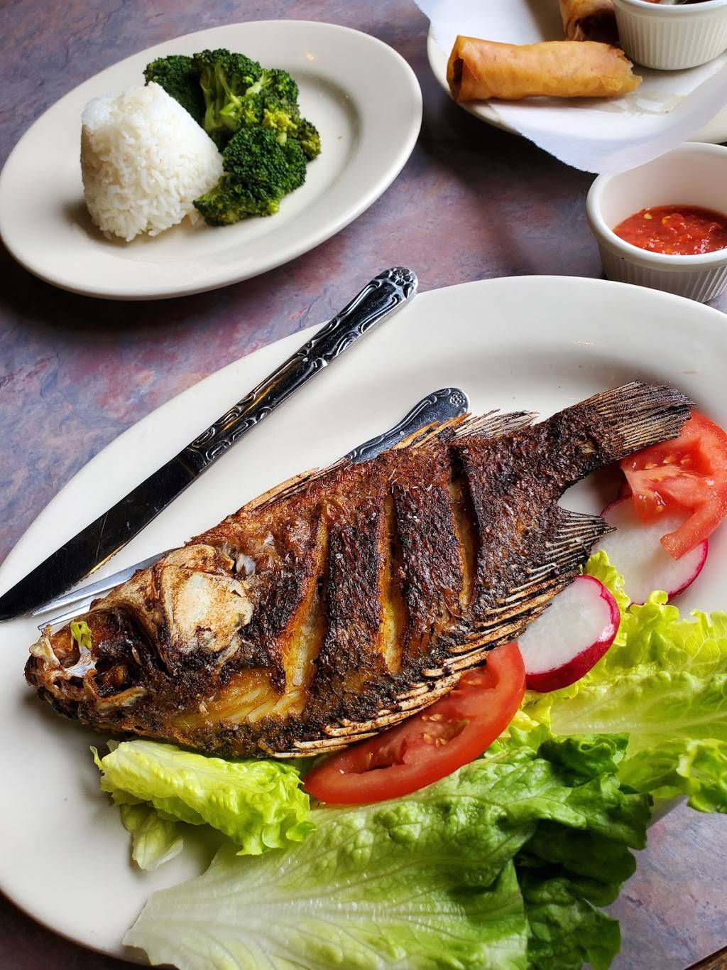 DIsland Cafe | restaurant | 11319 West Ave, San Antonio, TX 78213, USA | 2105072045 OR +1 210-507-2045