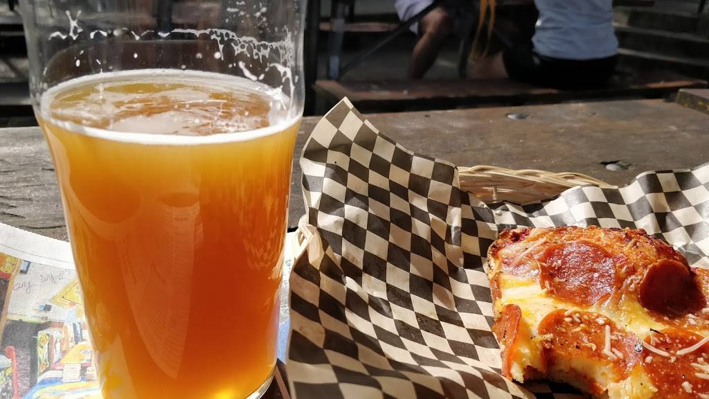 Lucky Labrador Public House | restaurant | 7675 SW Capitol Hwy, Portland, OR 97219, USA | 5032442537 OR +1 503-244-2537