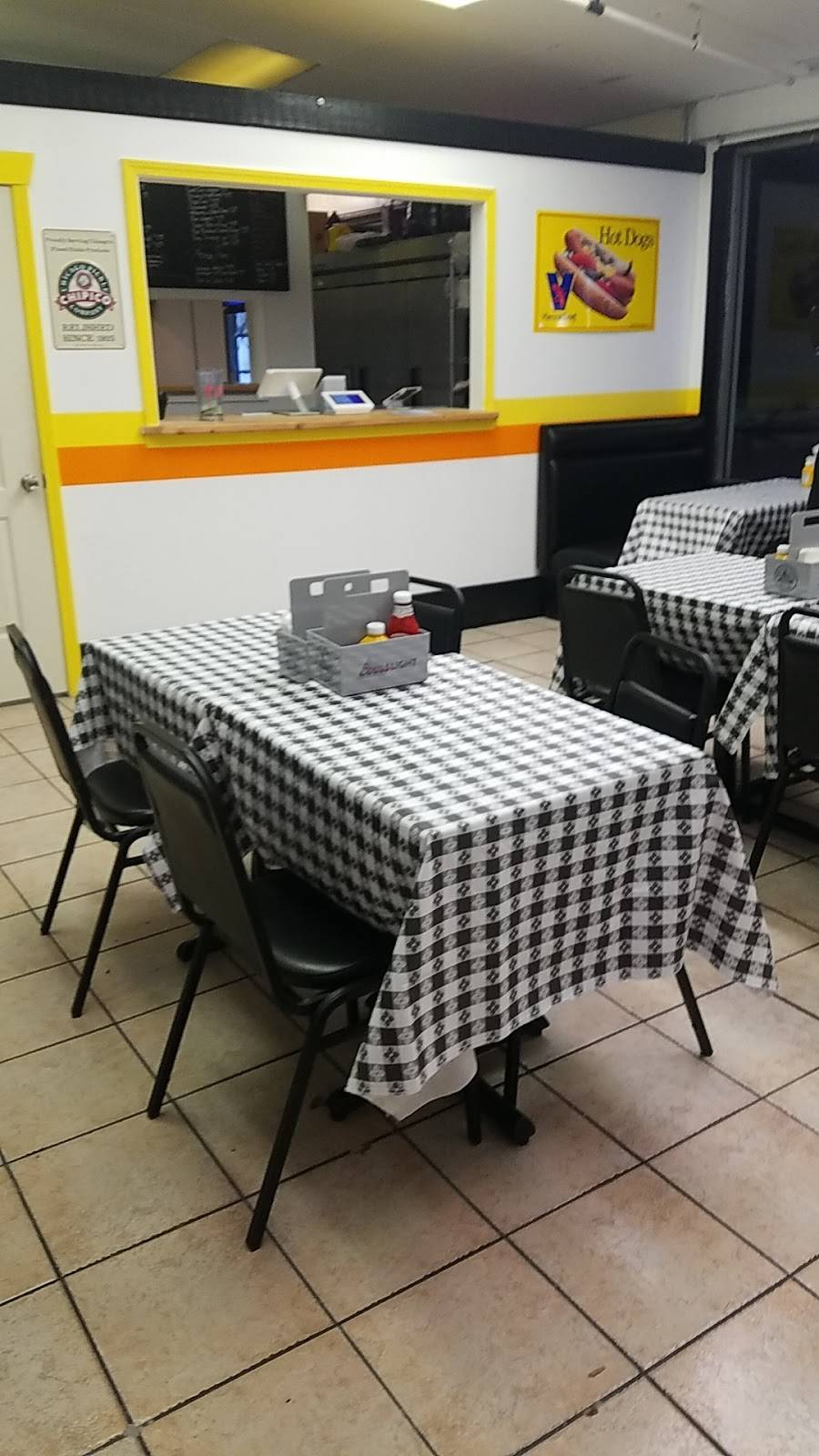 The Original Sundance Saloon | restaurant | 2061 W Maple Ave, Mundelein, IL 60060, USA | 8479490858 OR +1 847-949-0858