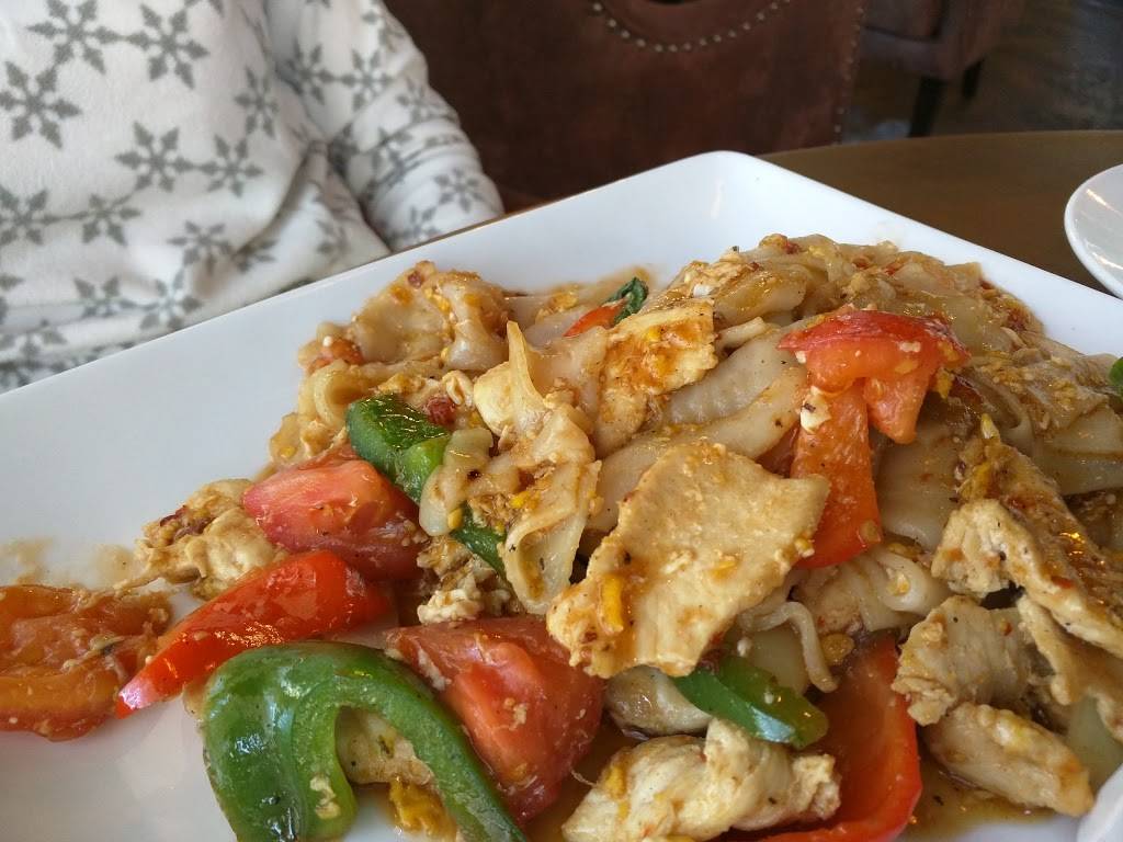 Thai Avenue Kitchen and Bar | restaurant | 552 Farmington Ave, Bristol, CT 06010, USA | 8608458240 OR +1 860-845-8240