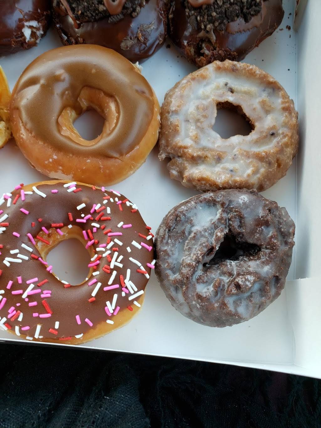 Krispy Kreme | bakery | 9150 S Western Ave, Evergreen Park, IL 60805, USA | 7089077979 OR +1 708-907-7979