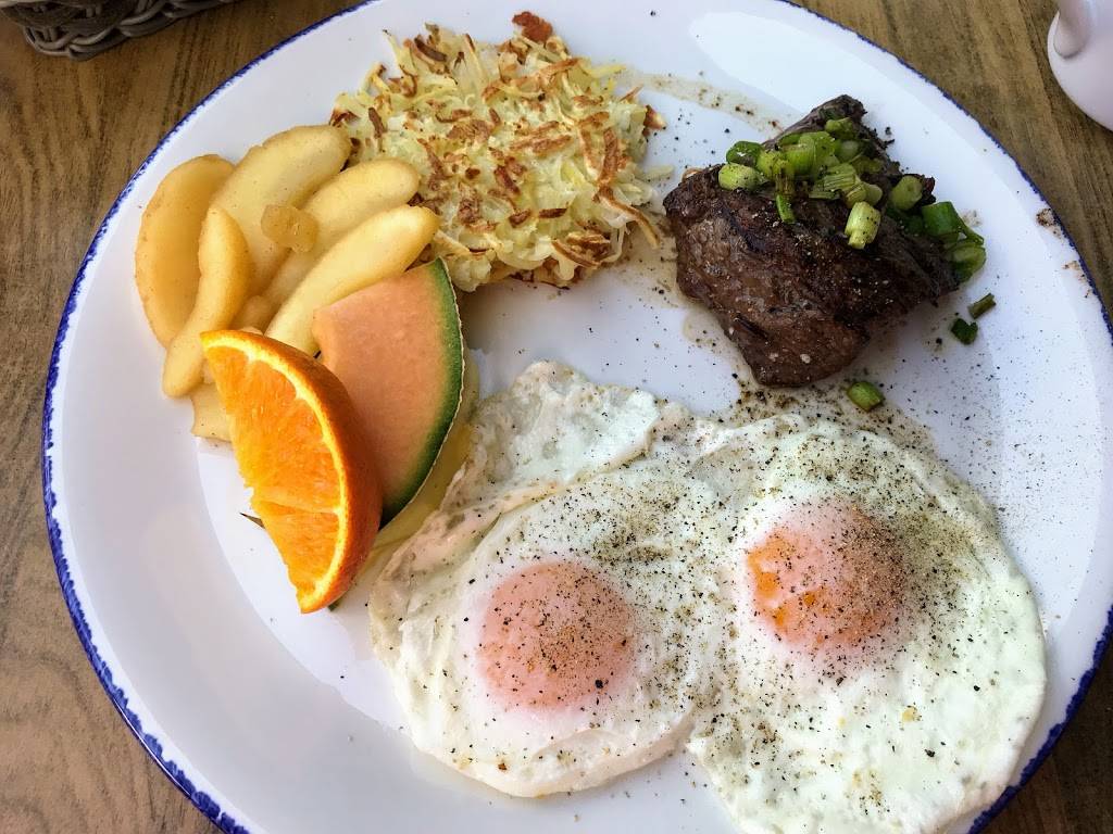 Resto La Grand-Mère Poule | restaurant | 430 Boulevard Sir-Wilfrid-Laurier, Mont-Saint-Hilaire, QC J3H 6M5, Canada | 4504679419 OR +1 450-467-9419