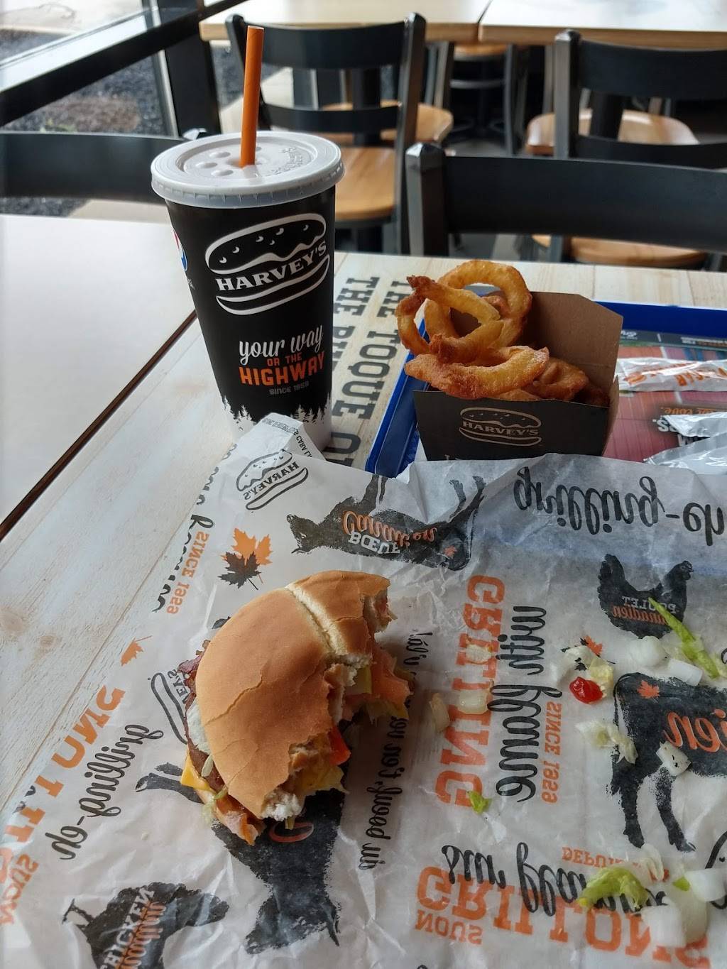 Harveys | restaurant | 3543 Wyecroft Rd, Oakville, ON L6L 0B7, Canada | 9054698764 OR +1 905-469-8764