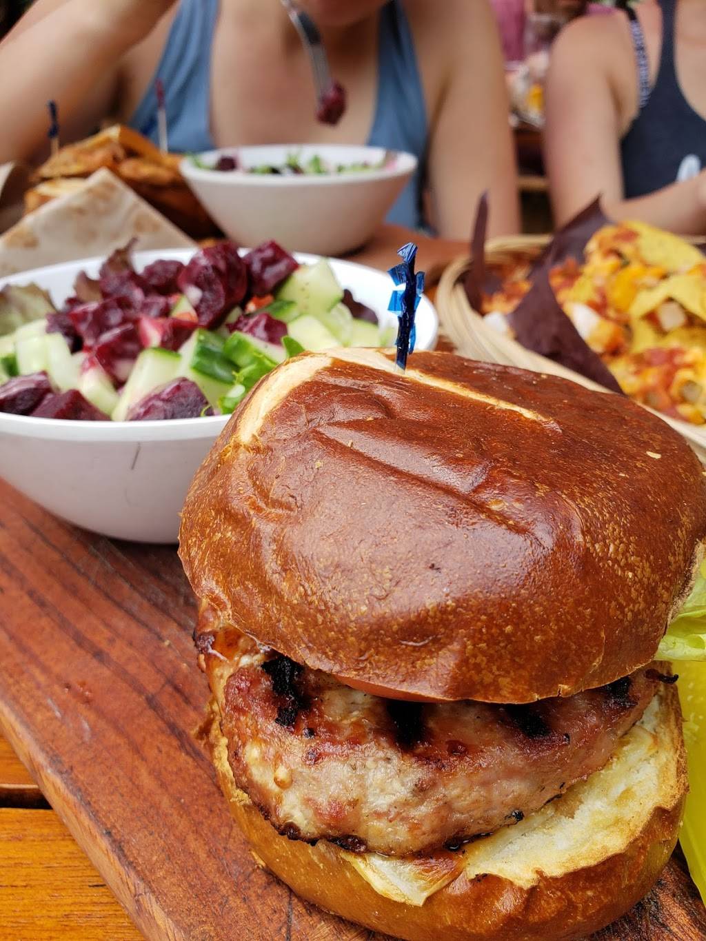 Chelsea Pub | restaurant | 238 Chemin Old Chelsea, Chelsea, QC J9B 1J3, Canada | 8198275300 OR +1 819-827-5300