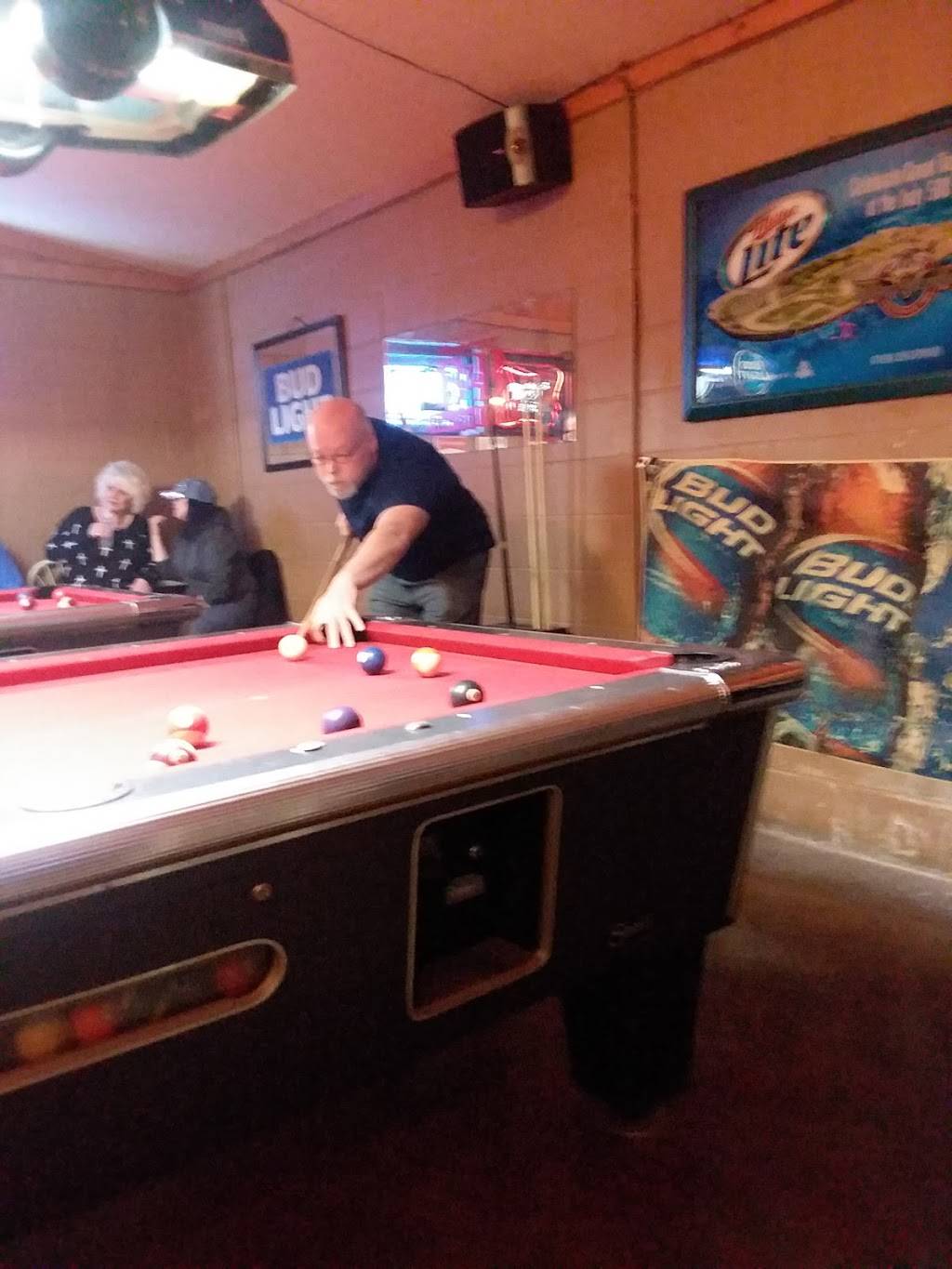 B & B | restaurant | 1423 Culbertson Ave, New Albany, IN 47150, USA | 8127259955 OR +1 812-725-9955