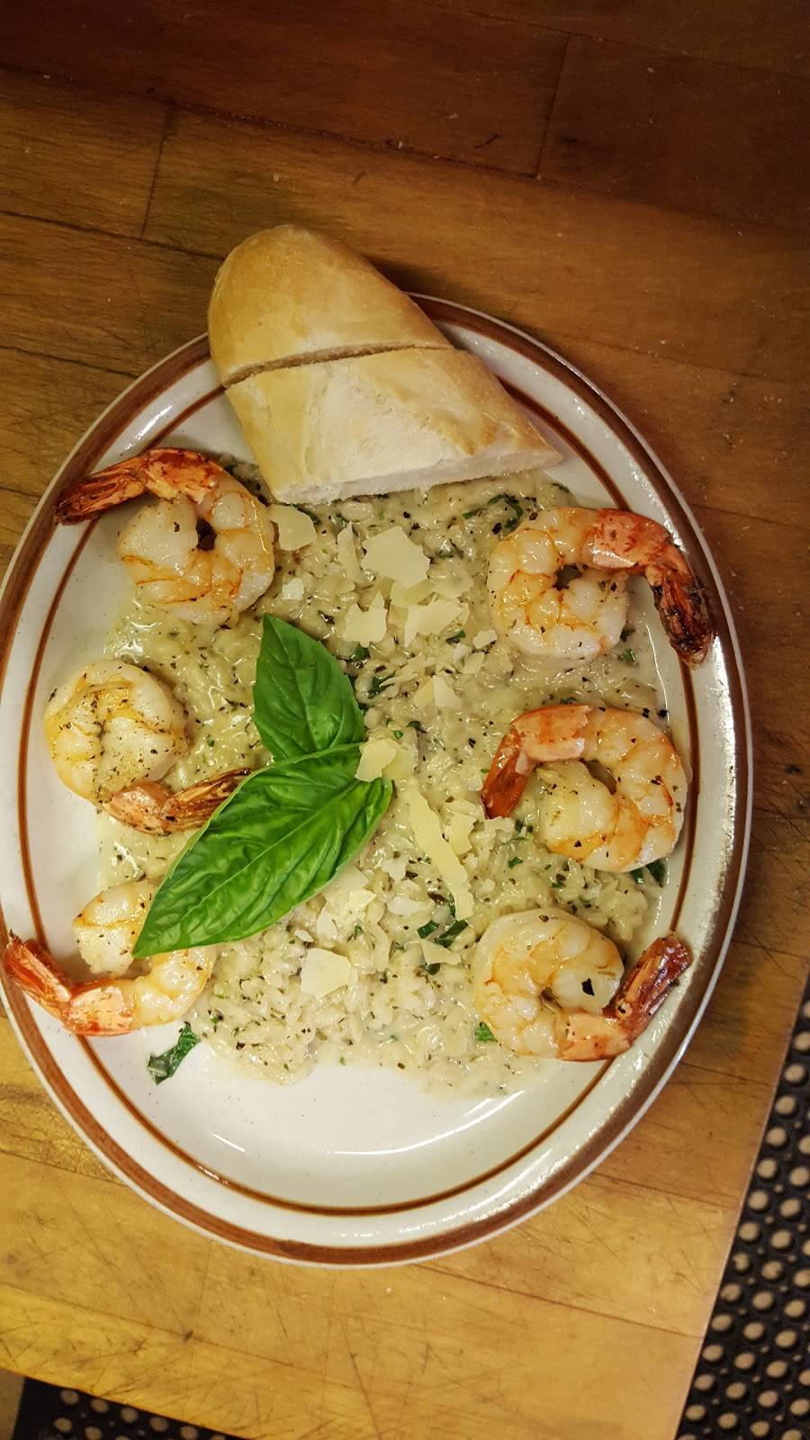 Laz Bistro & Bar | restaurant | 419 E Main St, Stoughton, WI 53589, USA | 6088733808 OR +1 608-873-3808