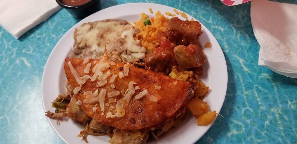 Antojitos Carmen | restaurant | 207 Main St, Columbus Junction, IA 52738, USA | 3197289055 OR +1 319-728-9055