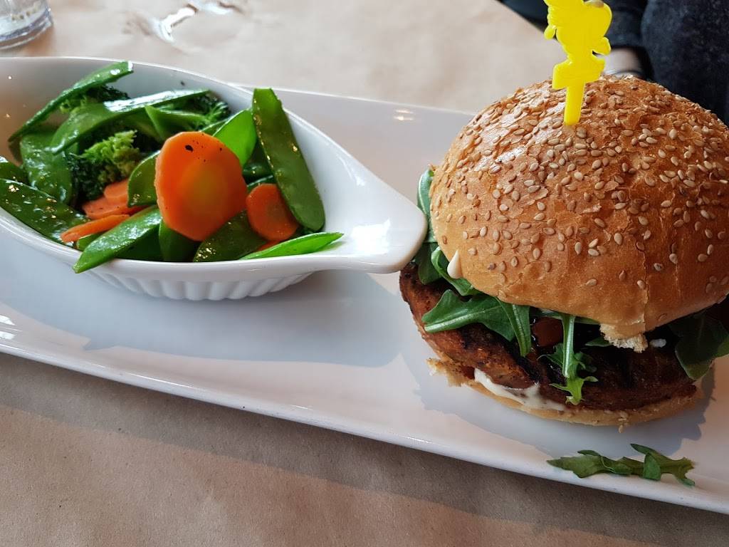 Jack Astors Bar & Grill | restaurant | 2960 Kingsway Dr #15A, Kitchener, ON N2C 1X1, Canada | 5197481604 OR +1 519-748-1604