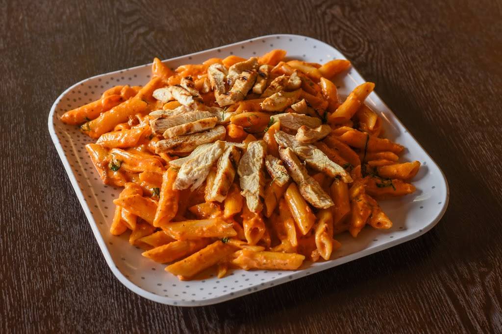 Lutinas Pizza & Subs | restaurant | 12020 S Shore Blvd, Wellington, FL 33414, USA | 5614222929 OR +1 561-422-2929