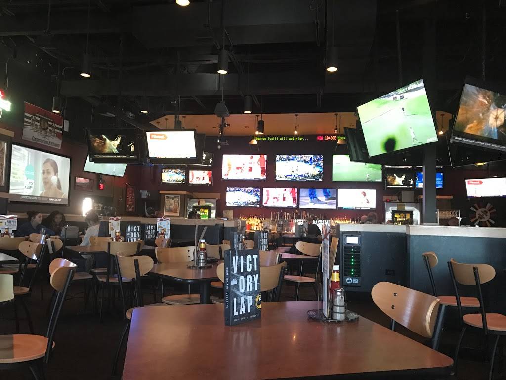 Buffalo Wild Wings | restaurant | 777 E Boughton Rd, Bolingbrook, IL 60440, USA | 6307392999 OR +1 630-739-2999