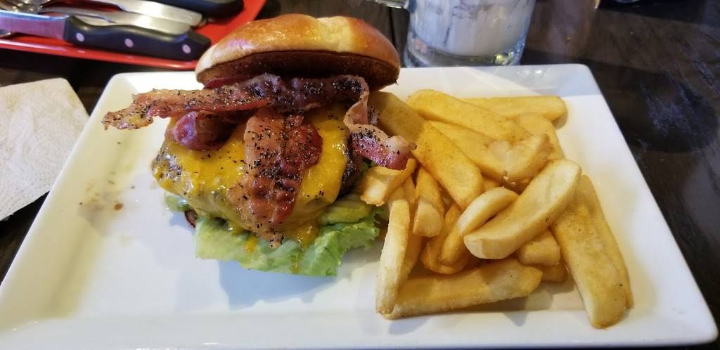 Red Robin Gourmet Burgers and Brews | restaurant | 15560 Cedar Ave, Apple Valley, MN 55124, USA | 9529976250 OR +1 952-997-6250