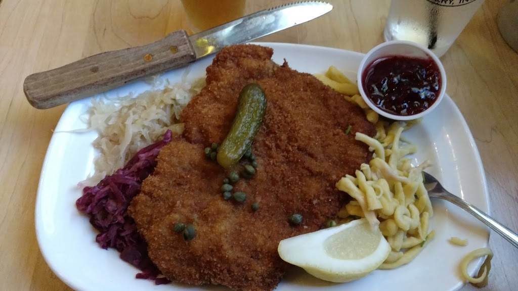 Old Town Beer Hall | restaurant | N116W15841 Main St, Germantown, WI 53022, USA | 2622933098 OR +1 262-293-3098