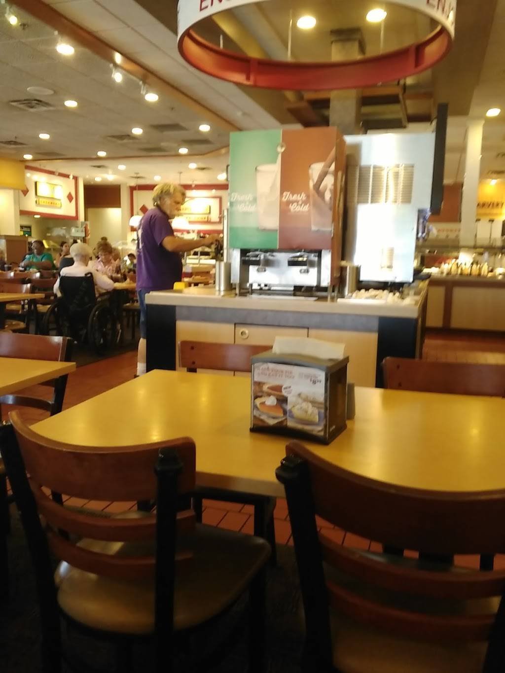 HomeTown Buffet | restaurant | 1804 S Mooney Blvd, Visalia, CA 93277, USA | 5597333660 OR +1 559-733-3660