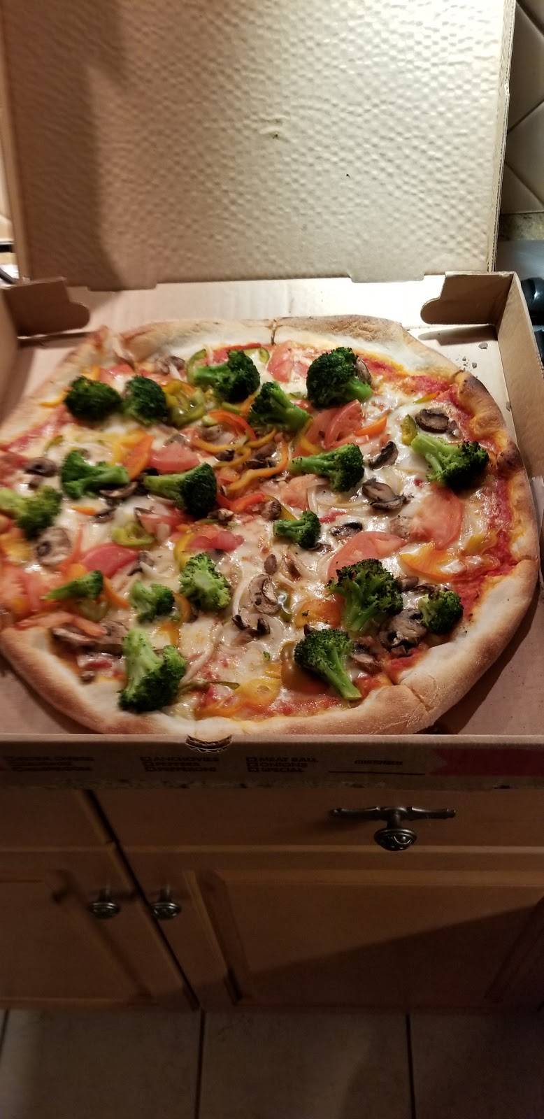 Old School Italian Pizzeria | restaurant | 552 Washington St, Wellesley, MA 02482, USA | 7812358300 OR +1 781-235-8300