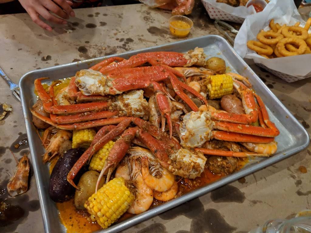 Crazy Crab | restaurant | 10160 Fairfax Blvd #102, Fairfax, VA 22030, USA | 7032727766 OR +1 703-272-7766