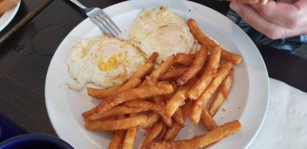 Sissys At the Harbor | restaurant | 8 Simon Lake Dr, Atlantic Highlands, NJ 07716, USA | 7322912218 OR +1 732-291-2218