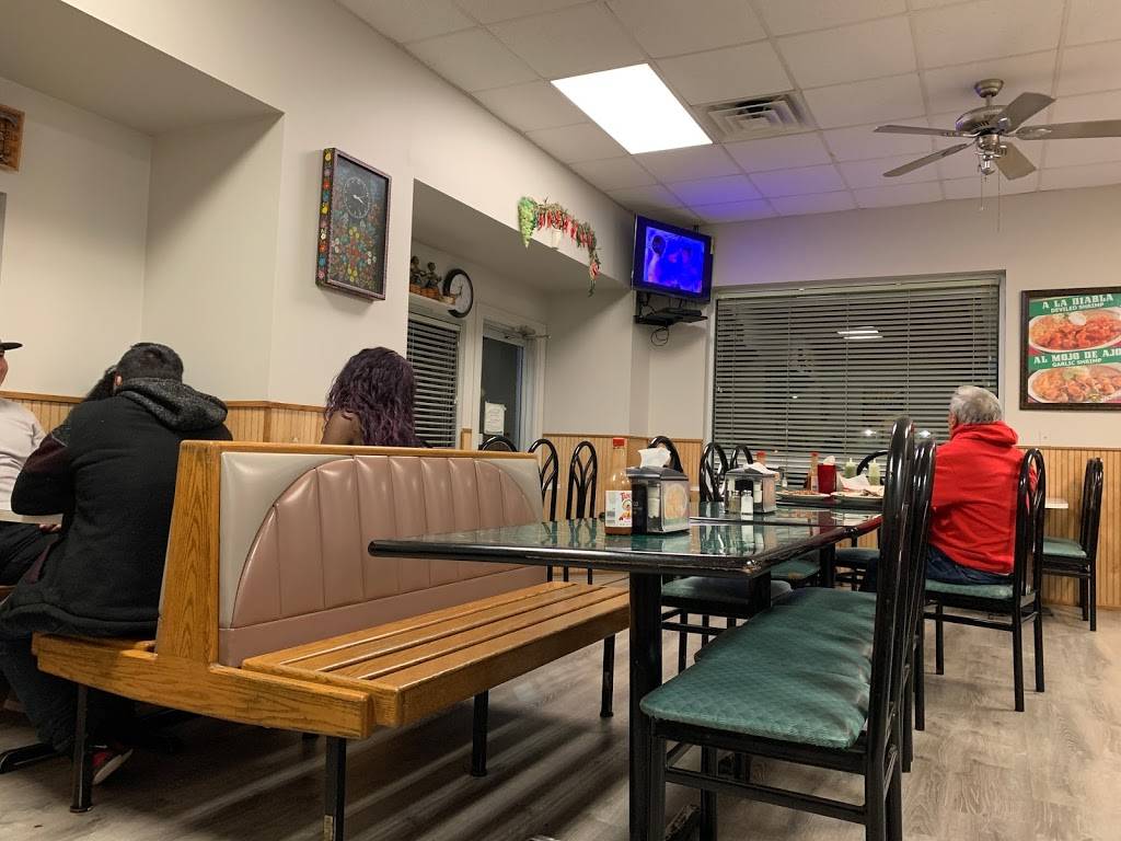 El Chaparro | restaurant | 900 S 13th St, Lincoln, NE 68508, USA | 4024357112 OR +1 402-435-7112