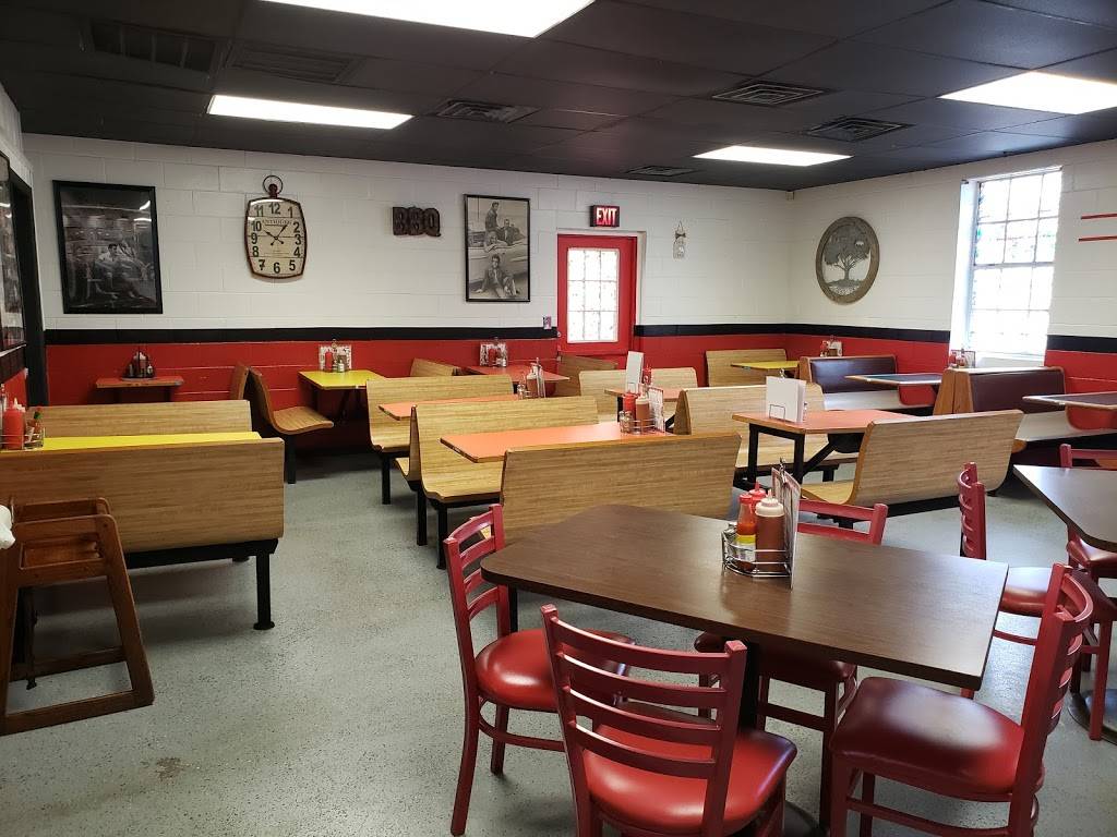 Twin Oaks BBQ | restaurant | 2618 Norwich St, Brunswick, GA 31520, USA | 9122653131 OR +1 912-265-3131