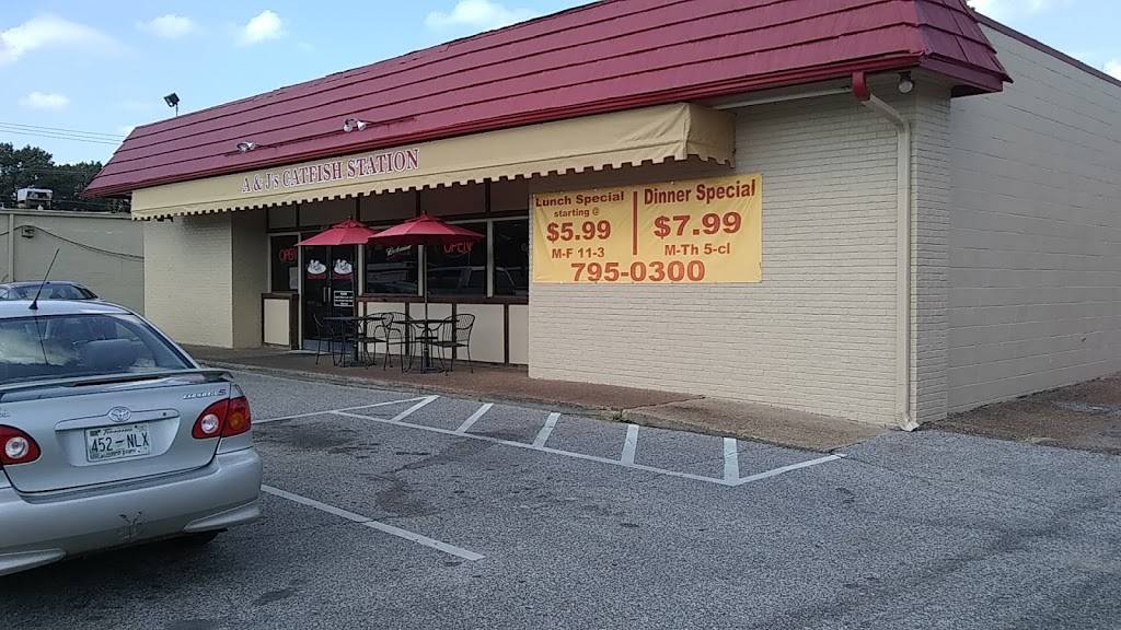 A & Js Catfish Station | restaurant | 5950 Knight Arnold Rd Ext, Memphis, TN 38115, USA | 9017950300 OR +1 901-795-0300