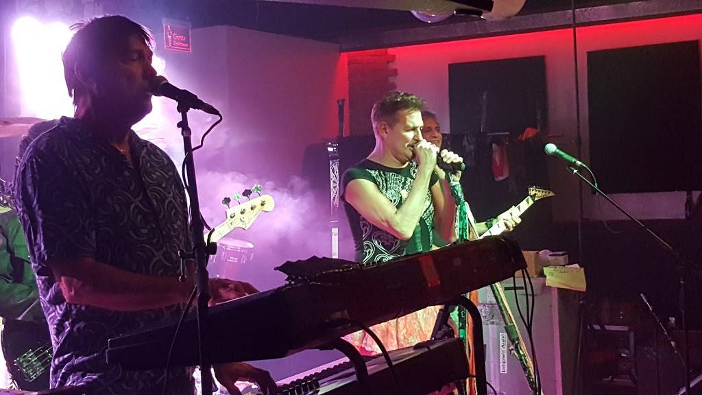 Fenders | restaurant | 8333 Market Exchange Drive, Westerville, OH 43081, USA | 6144364984 OR +1 614-436-4984