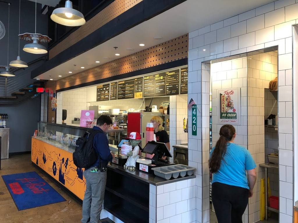 Hi-Pointe Drive-In | restaurant | 634 Washington Ave, St. Louis, MO 63101, USA | 3144058274 OR +1 314-405-8274