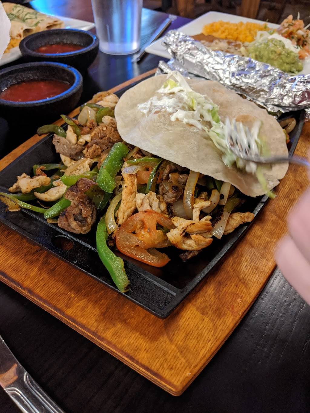 Hacienda Vieja Mexican Grill | restaurant | 3681 S Noland Rd, Independence, MO 64055, USA | 8168338800 OR +1 816-833-8800