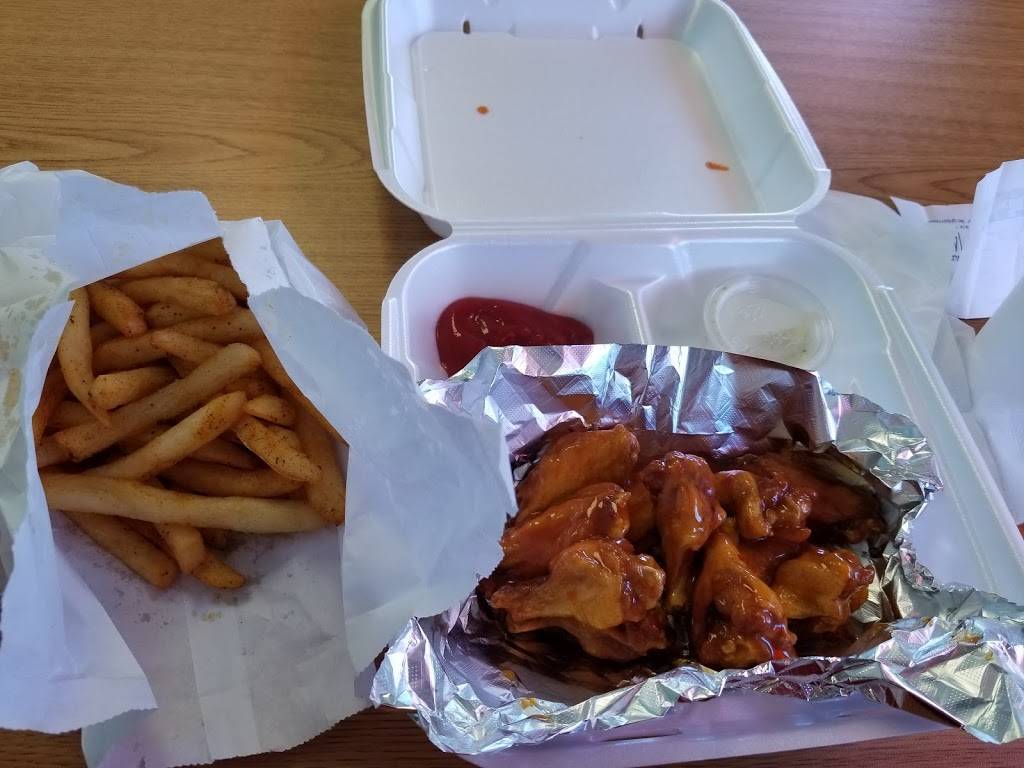 Wing Town | restaurant | 13 Samford Ave, Opelika, AL 36801, USA | 3346104047 OR +1 334-610-4047